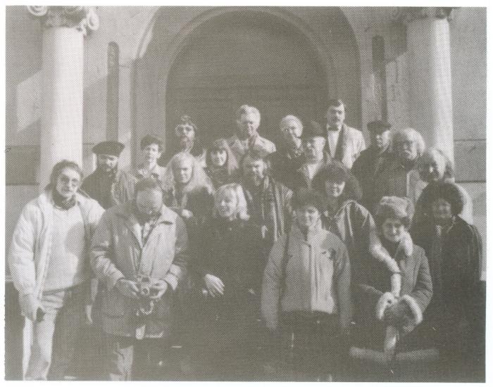 Égerházi Imre az alkotótábor tagjaival Hajdúhadházon